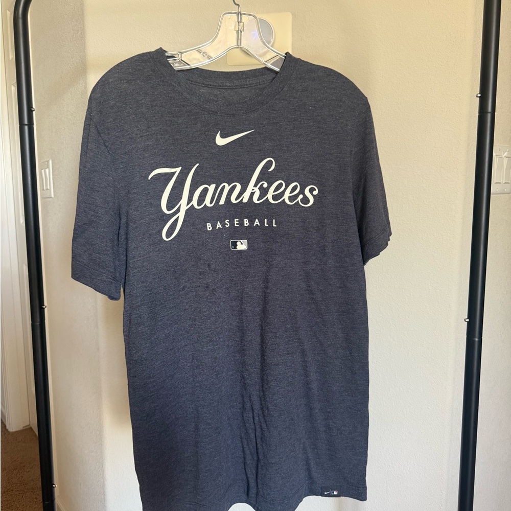 Gray Nike New York Yankees T-Shirt